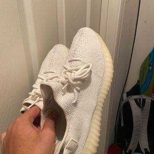 YEEZY 350’s size 10.